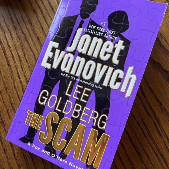 The Scam, The Job, The Chase, The Heist (bundle) Janet Evanovich, Lee Goldberg - Picture 7 of 9